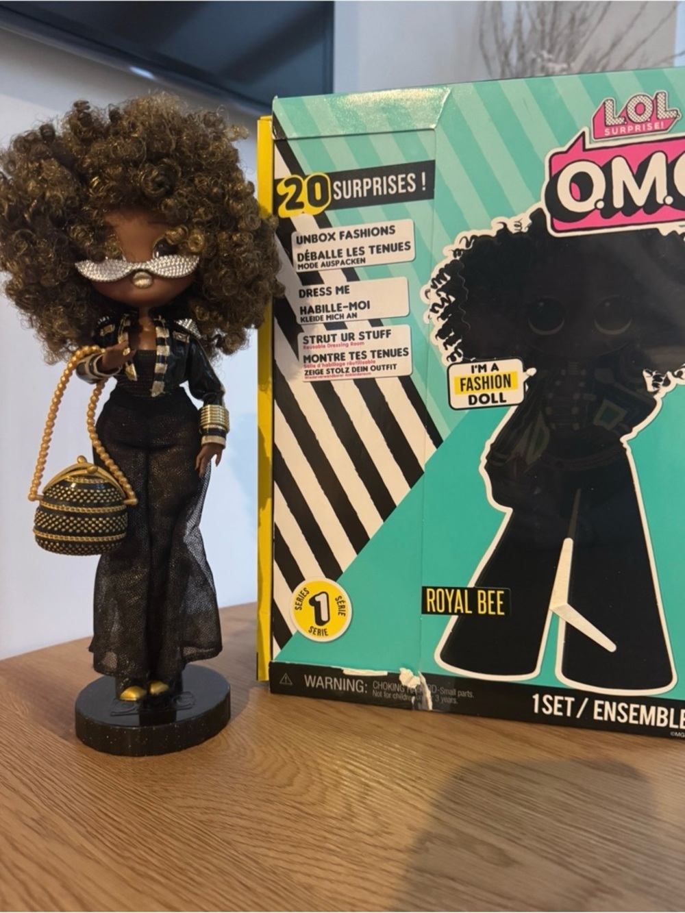 LOL Surprise OMG Royal Bee Glitter Gold & Black Fashion Doll - Picture 5 of 5